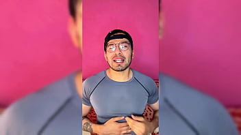 Hombre caliente se éxito en el gym y se jala su vergota muy rico Hombre caliente se éxito en el gym y se jala su vergota muy rico