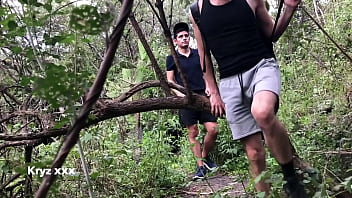 Haciendo cruising en el bosque parte 1 Haciendo cruising en el bosque parte 1