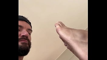 Vizinho me chamou pra casa dele pra fuder enquanto a esposa foi ao mercado free