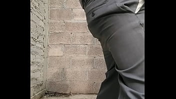 Maestro se saca la leche a falta de culo y le sale mucha Maestro se saca la leche a falta de culo y le sale mucha