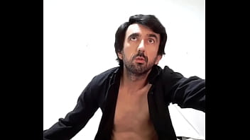 Pau duro na cueca preto stripper tirando a roupa pau enorme jorrando leitinho Pau duro na cueca preto stripper tirando a roupa pau enorme jorrando leitinho
