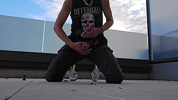 Outdoor wank Outdoor wank