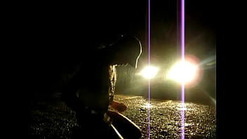 Epreuves exhib sur les seins et couilles bien mouillée une nuit pluvieuse Epreuves exhib sur les seins et couilles bien mouillée une nuit pluvieuse