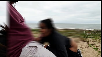 Dia de anal na praia com voyer safados Dia de anal na praia com voyer safados