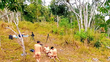 Bastidores de uma suruba gay no meio da floresta Bastidores de uma suruba gay no meio da floresta