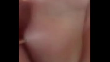 Mamando o pauzudo e tomando no cu com camisinha feminina Mamando o pauzudo e tomando no cu com camisinha feminina
