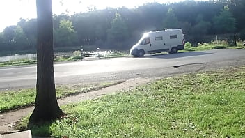 Visite imprevue quand je me balade a poil a l'aire de repos Visite imprevue quand je me balade a poil a l'aire de repos