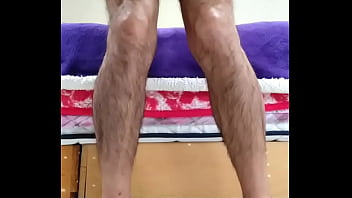Deliciosa travesti desnuda en zapatillas y mis pantimedias Deliciosa travesti desnuda en zapatillas y mis pantimedias