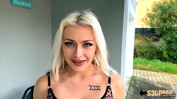 Joy belle blonde aime en prendre plein l'anus Joy belle blonde aime en prendre plein l'anus