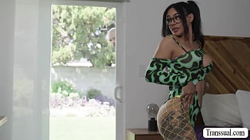 Super hot and horny ts babe eva maxim gives cliff jensen the time of his is hot seduction