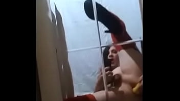 Mi sfondo il culo con la banana Mi sfondo il culo con la banana