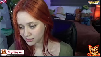 Chubby de pequeñas tetas en chaturbate Chubby de pequeñas tetas en chaturbate