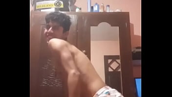 Chico caliente envía un video cachondo a su amigo pidiéndole su grande polla Chico caliente envía un video cachondo a su amigo pidiéndole su grande polla