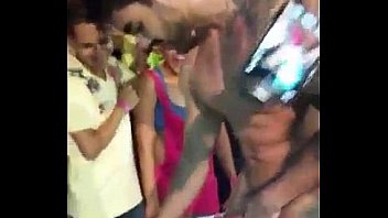 Gogo boy de sunga amarela Gogo boy de sunga amarela