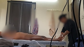 Thai girl handjob in spa Thai girl handjob in spa