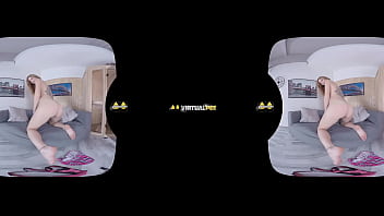 Redhead gets off while pissing in virtual reality