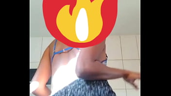 Novinha gostosa rebolando