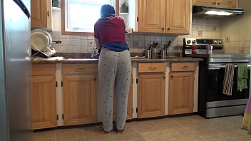 Kurdish cleaning maid lets her employer cum inside her asshole Kurdish cleaning maid lets her employer cum inside her asshole