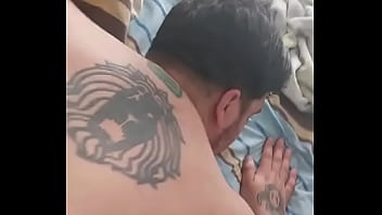 Venezolano cachondo rompiéndome el culo