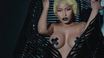 Nicki minaj grinding topless slowly Nicki minaj grinding topless slowly