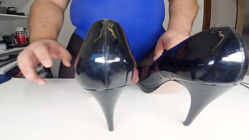 Fat bear crossdresser cumming on his high heels Fat bear crossdresser cumming on his high heels