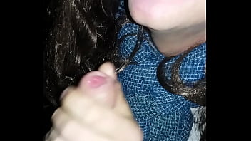 Jeune travesti suce pour la première fois Jeune travesti suce pour la première fois