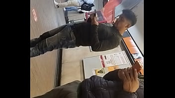 Ricos heteros marcando el bulto Ricos heteros marcando el bulto