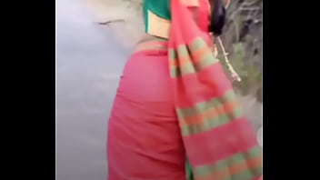 Navel show and shake