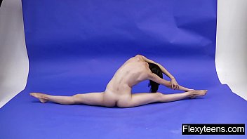 Show of flexyteen markova continues Show of flexyteen markova continues