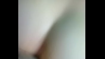 Morena rabuda levando pica