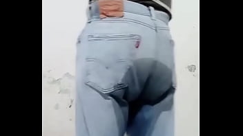 Me orino en los pantalones con mis pañales de tela y de paso tre deliciosos orgasmos