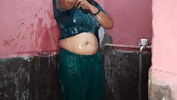 Cute desi bhabhi is bathing her big boobs and chut Cute desi bhabhi is bathing her big boobs and chut