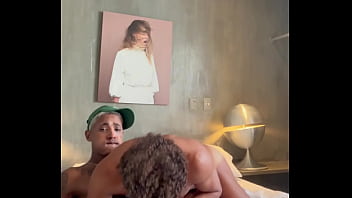 Rafae silva fazendo o passivo gozar com a rolona enfiada no cu parte i Rafae silva fazendo o passivo gozar com a rolona enfiada no cu parte i