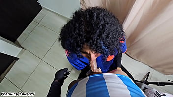 Perdí una apuesta y se lo chupo con mucha saliva Perdí una apuesta y se lo chupo con mucha saliva