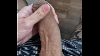 Novinho safado batendo punheta ate gozar Novinho safado batendo punheta ate gozar