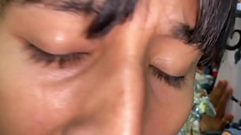 Le saco toda su leche a mi padrastro