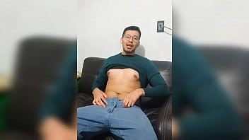 Rico chacal mexicano hablando y masturbando sus 19cm de verga Rico chacal mexicano hablando y masturbando sus 19cm de verga