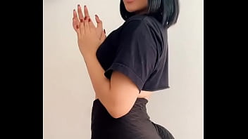 Ig model with small boobs