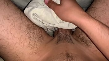 Chico se masturba rico en la cama Chico se masturba rico en la cama