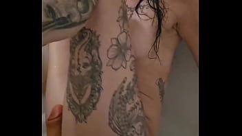 Un bon bain emy angel Un bon bain emy angel
