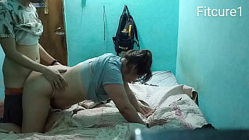 Tenemos sexo con chica de remera gris en la habitación Tenemos sexo con chica de remera gris en la habitación