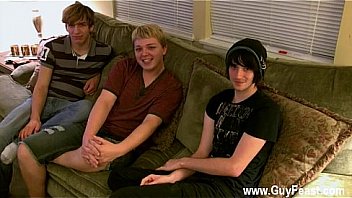 Hot gay it turns into a complete three way suckfest as they all trade Hot gay it turns into a complete three way suckfest as they all trade