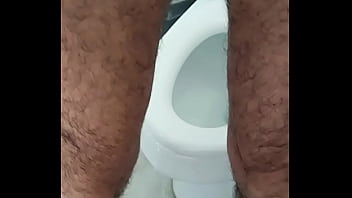 Deliciosa travesti desnuda en zapatillas moradas y mis pantimedias Deliciosa travesti desnuda en zapatillas moradas y mis pantimedias