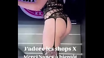 Hé coucou les loulous bonne journée moi je visite des shops swame off