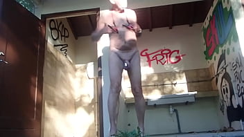 Nu dans les chiottes pour epreuves bdsm Nu dans les chiottes pour epreuves bdsm
