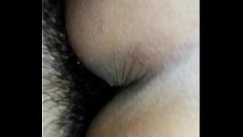 Mueve rico las nalgas