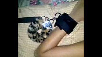 Gatinha sendo enrabada Gatinha sendo enrabada