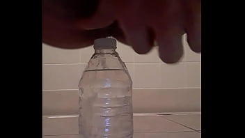 I ride a bottle of water while i cum
