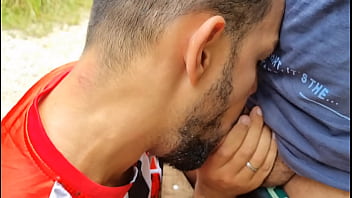 Invasão oral e anal entre machos depois do futebol Invasão oral e anal entre machos depois do futebol