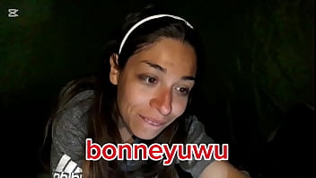 Bonneyuwu acampando al aire libre